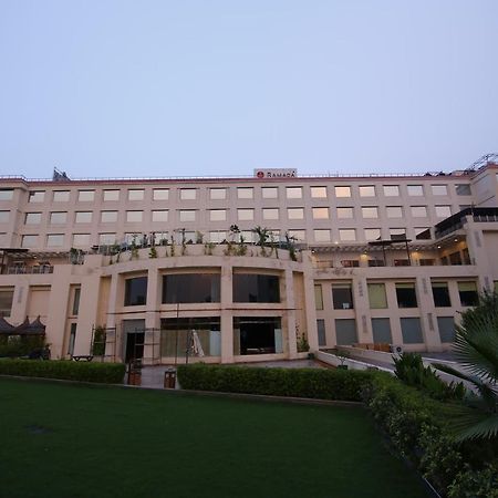 Ramada Neemrana Hotel Buitenkant foto