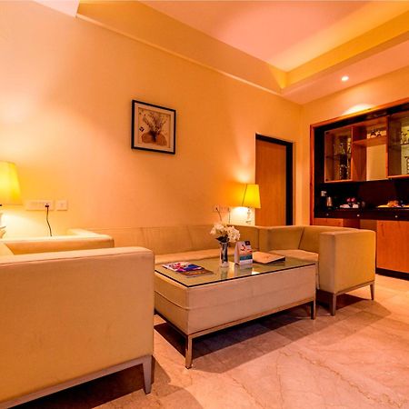Ramada Neemrana Hotel Buitenkant foto