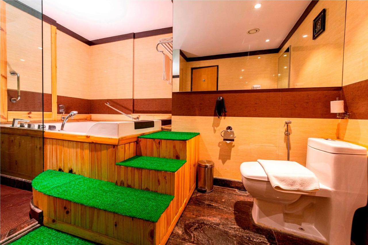 Ramada Neemrana Hotel Buitenkant foto