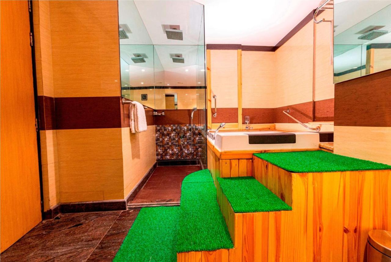 Ramada Neemrana Hotel Buitenkant foto