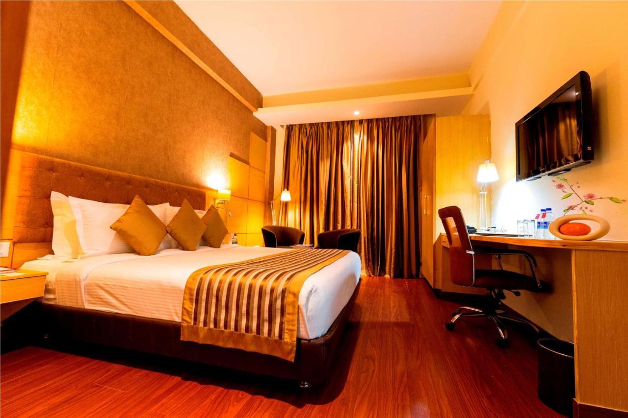 Ramada Neemrana Hotel Buitenkant foto