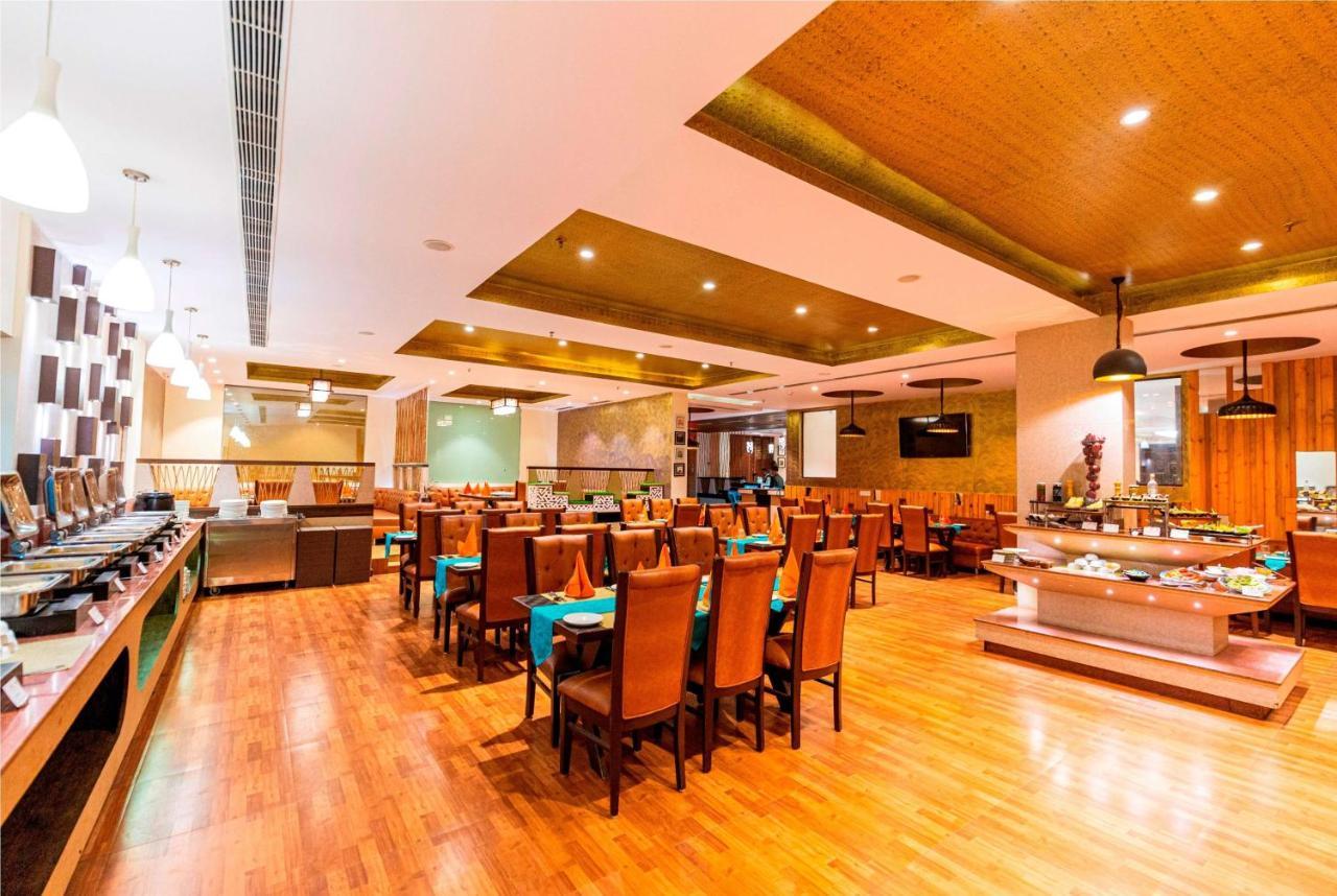 Ramada Neemrana Hotel Buitenkant foto