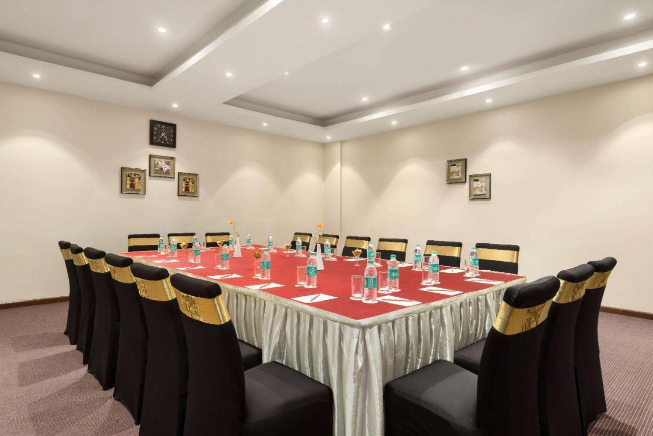 Ramada Neemrana Hotel Buitenkant foto