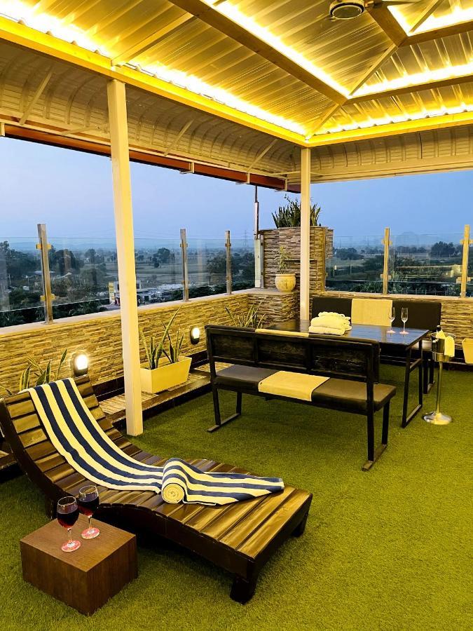 Ramada Neemrana Hotel Buitenkant foto