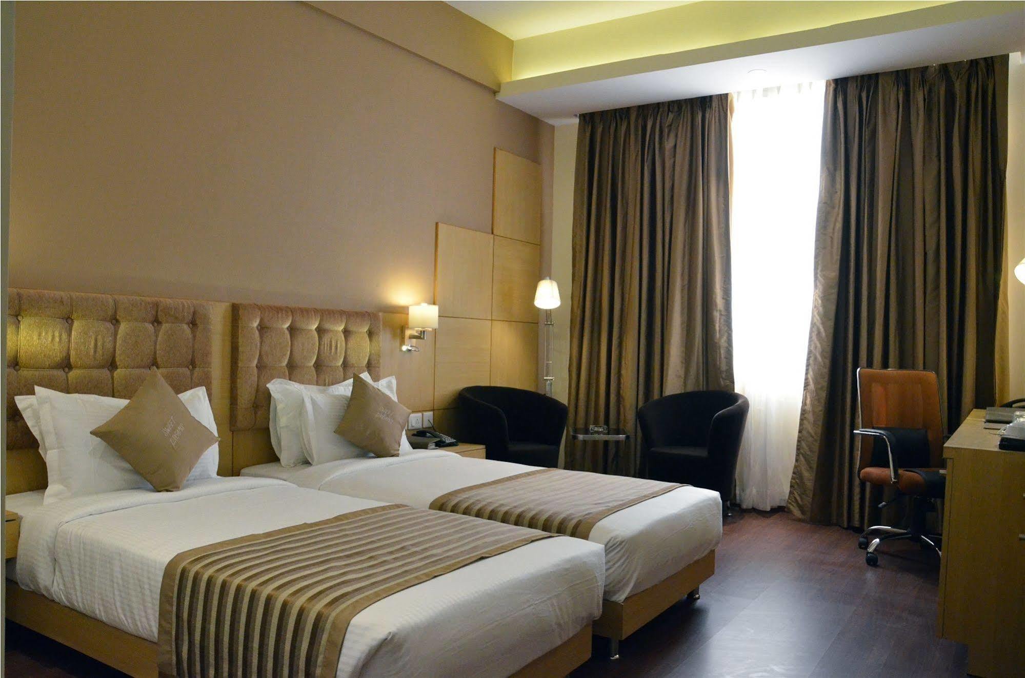 Ramada Neemrana Hotel Buitenkant foto