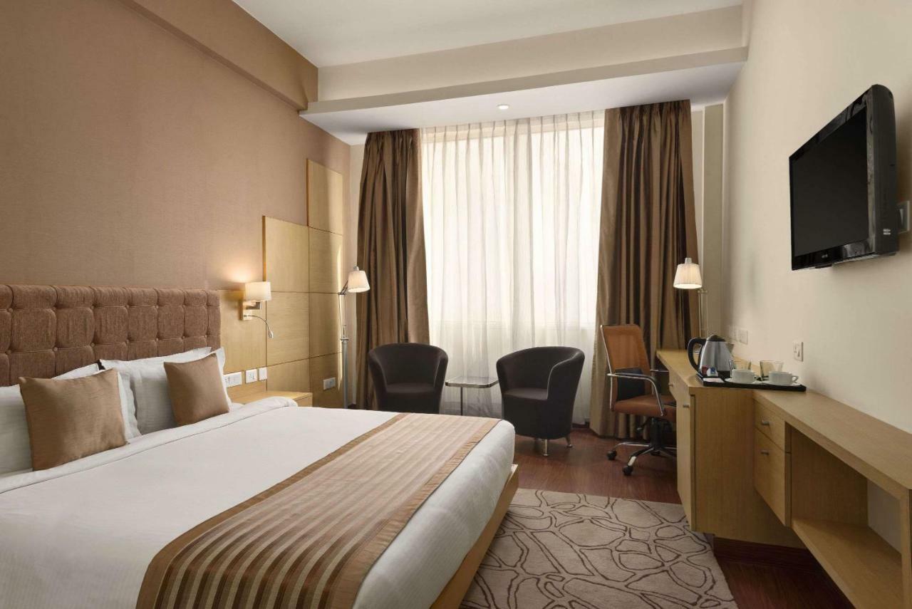Ramada Neemrana Hotel Buitenkant foto