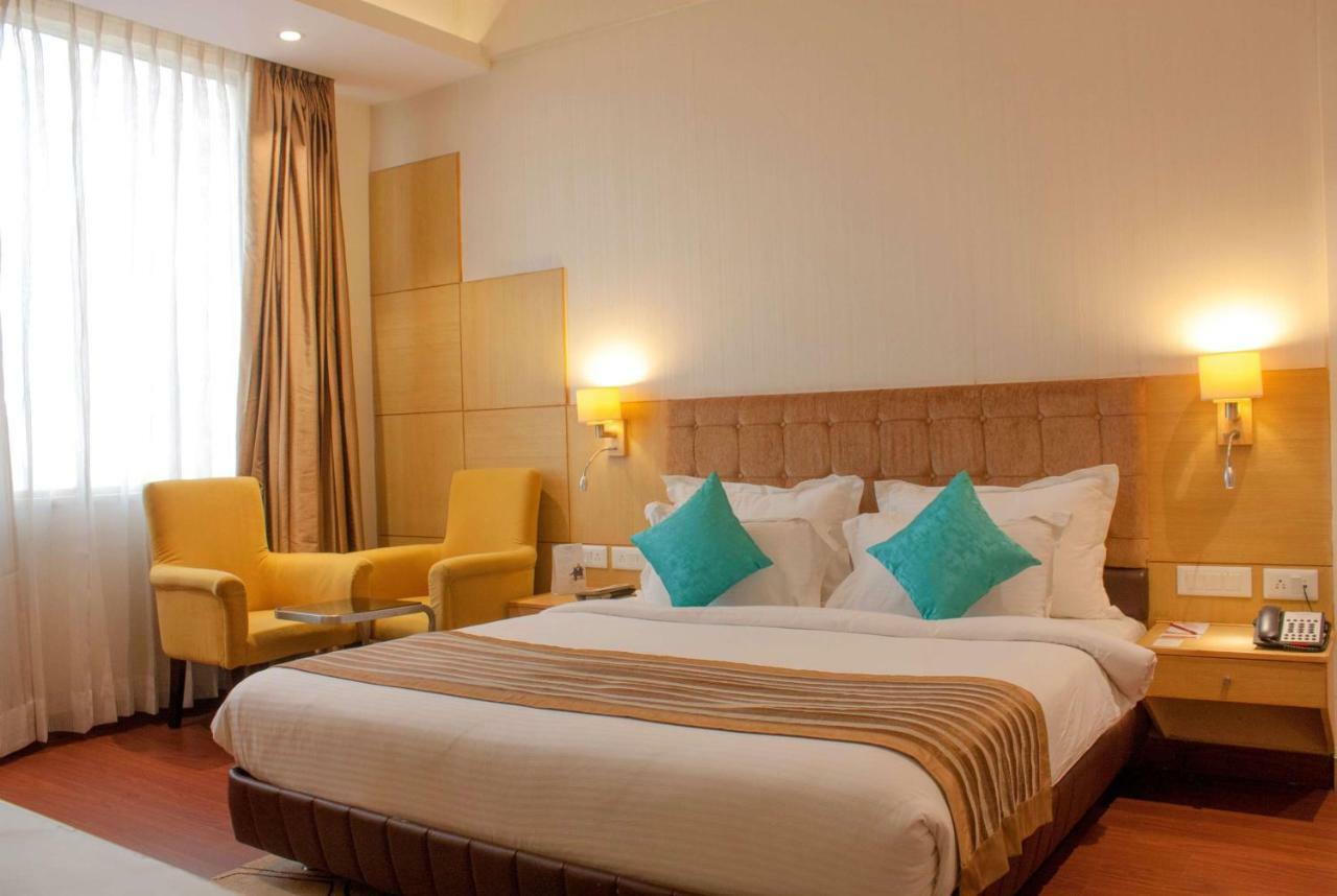 Ramada Neemrana Hotel Buitenkant foto