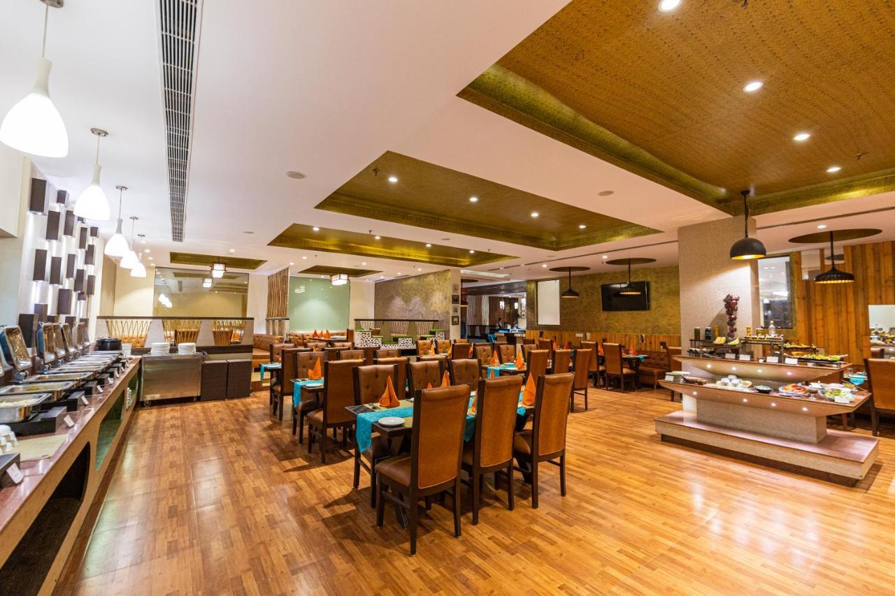 Ramada Neemrana Hotel Buitenkant foto