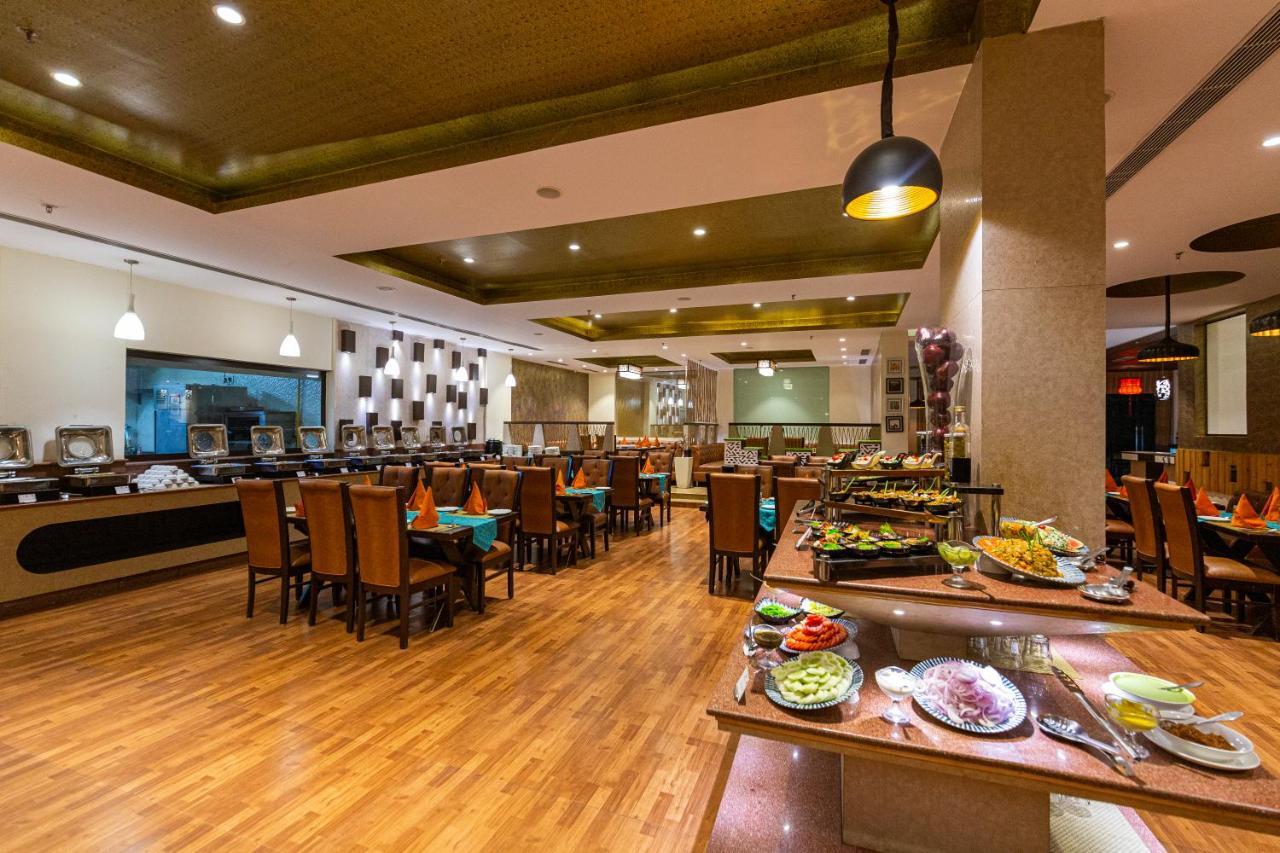 Ramada Neemrana Hotel Buitenkant foto
