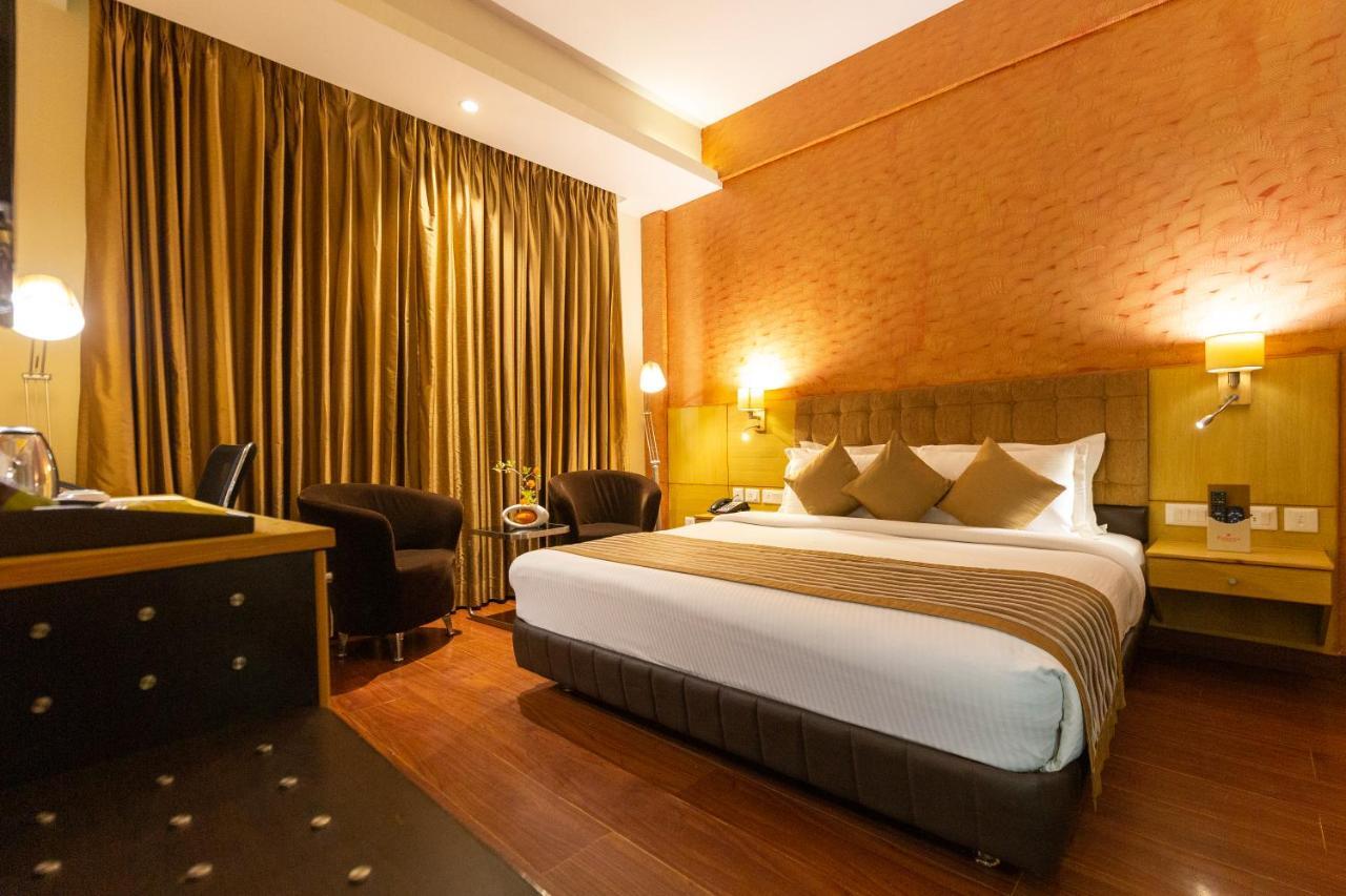 Ramada Neemrana Hotel Buitenkant foto
