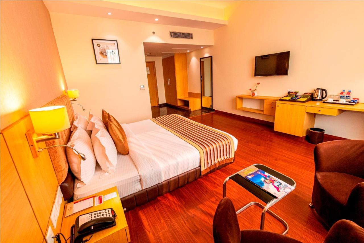 Ramada Neemrana Hotel Buitenkant foto