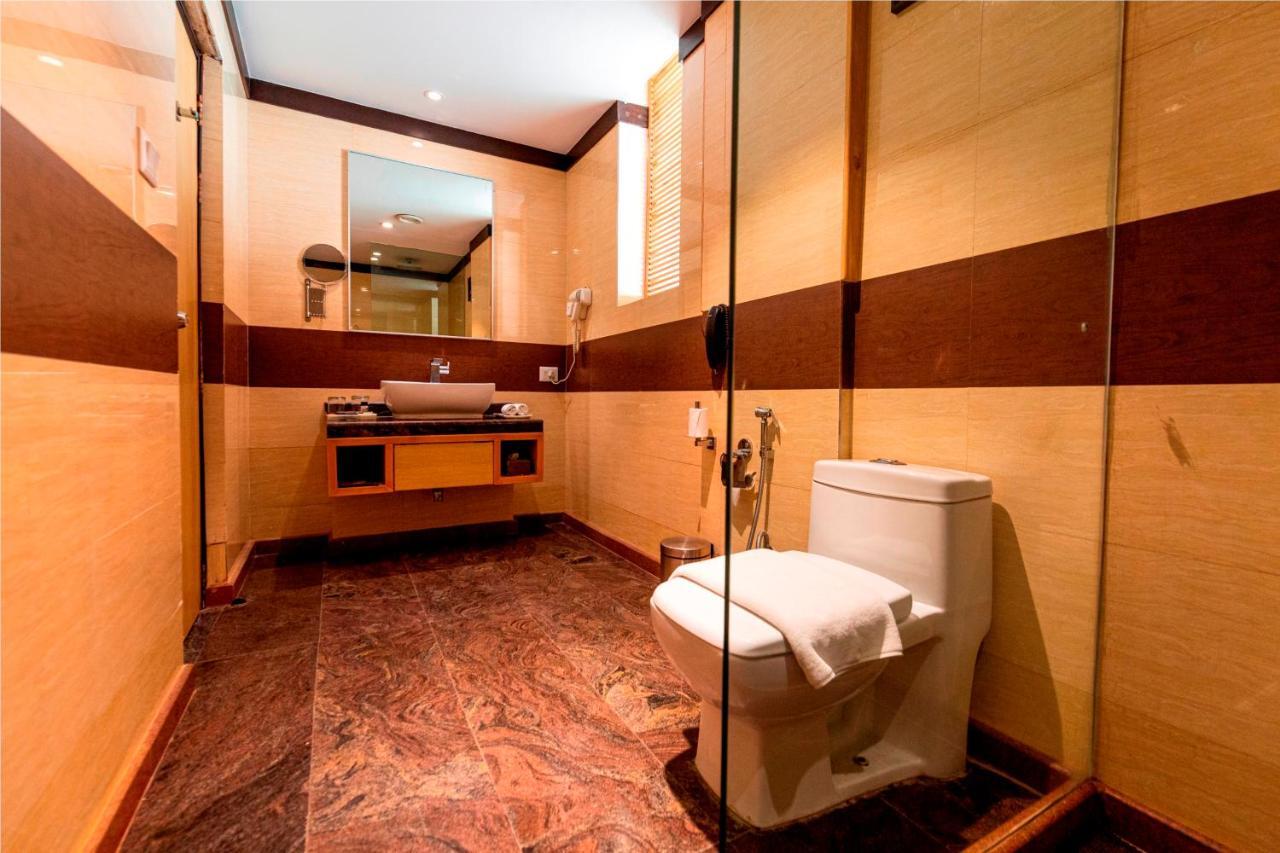 Ramada Neemrana Hotel Buitenkant foto
