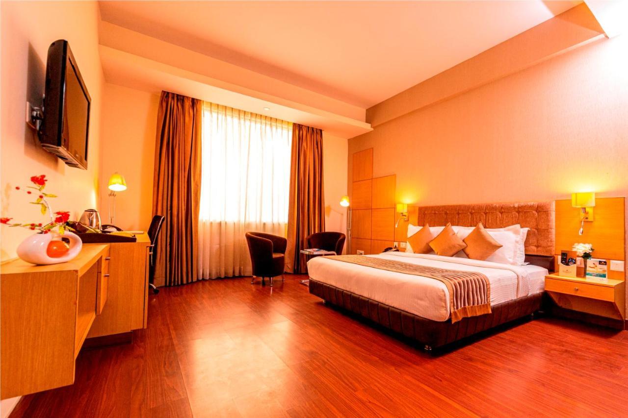 Ramada Neemrana Hotel Buitenkant foto