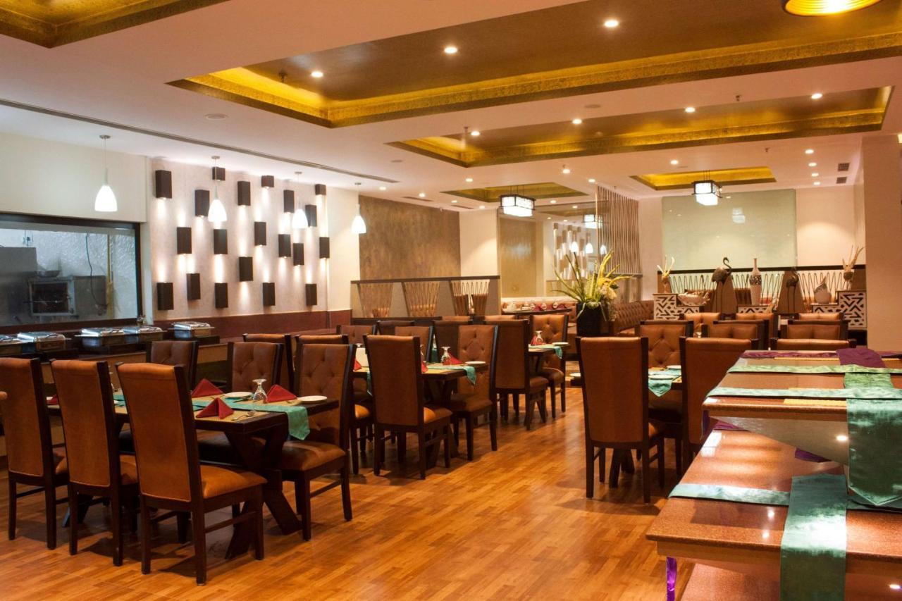 Ramada Neemrana Hotel Buitenkant foto