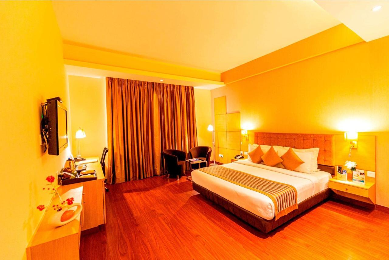 Ramada Neemrana Hotel Buitenkant foto