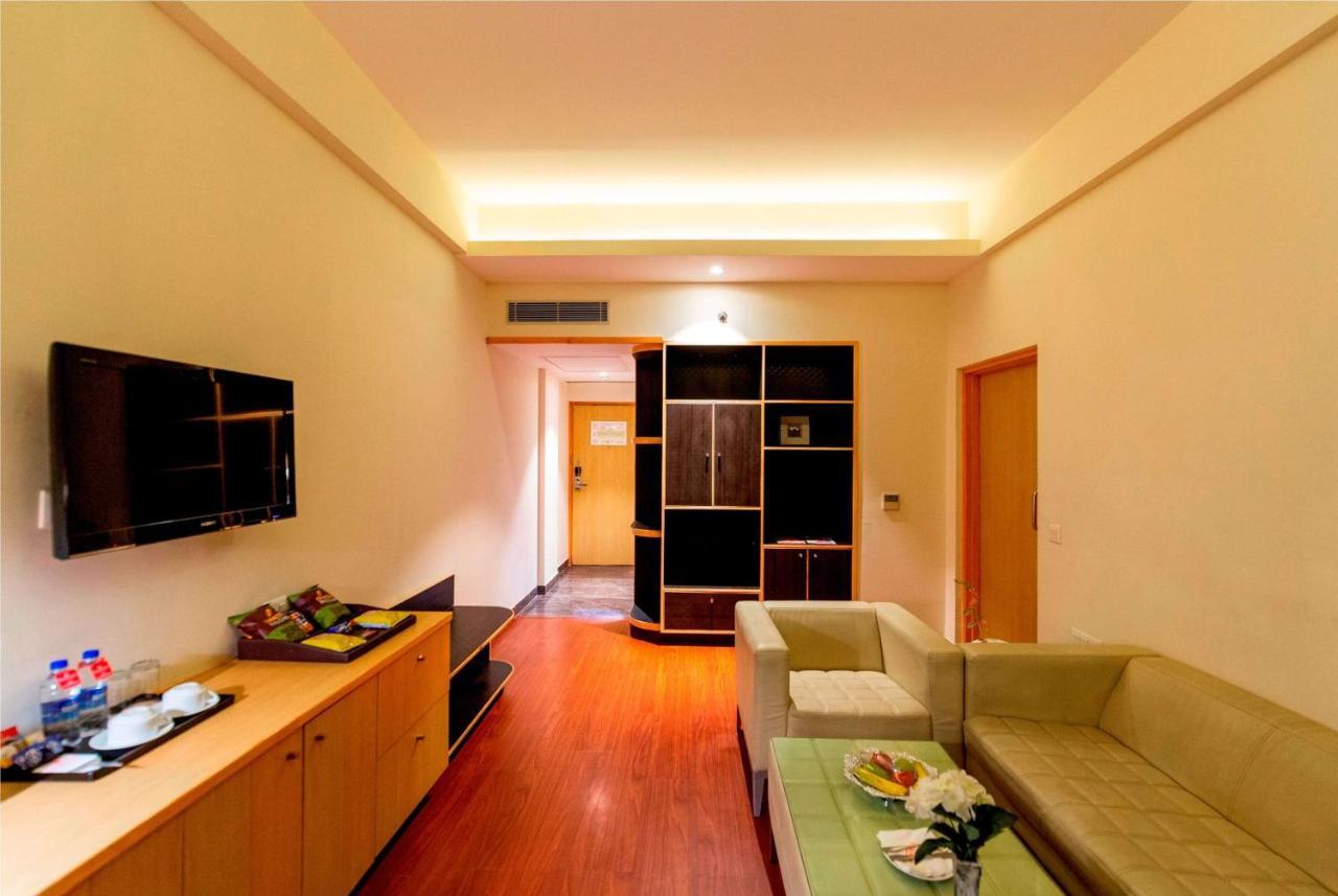 Ramada Neemrana Hotel Buitenkant foto