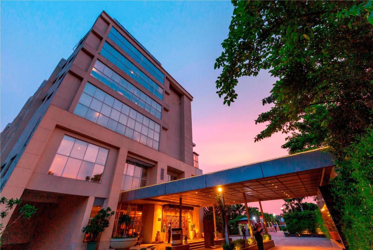 Ramada Neemrana Hotel Buitenkant foto