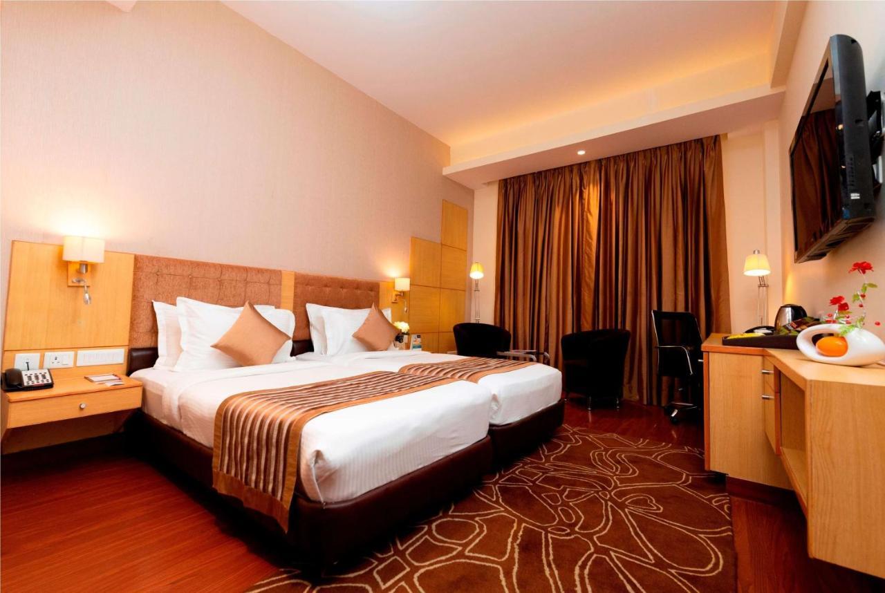 Ramada Neemrana Hotel Buitenkant foto